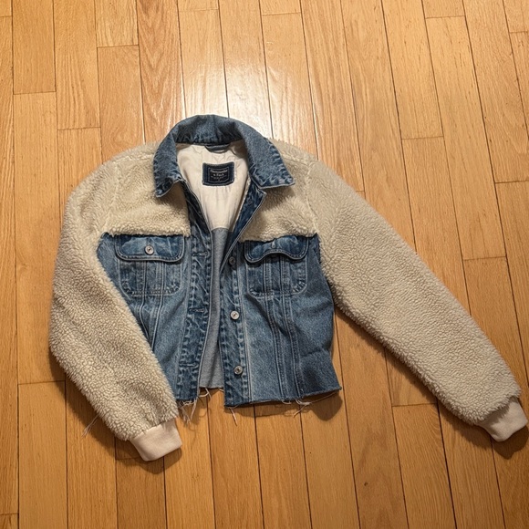 Jean jacket - Picture 1 of 3